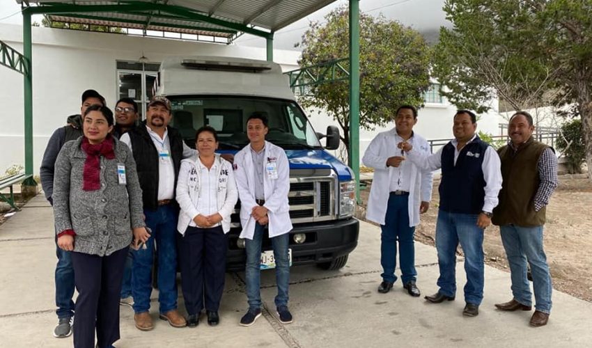 ENTREGAN AMBULANCIA EN CENTRO DE SALUD