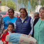 ENTREGA ALCALDESA CEMENTO A FAMILIAS